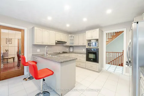 41 Jadestone Crt, Kitchener, ON N2A 3X7