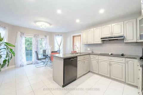 41 Jadestone Crt, Kitchener, ON N2A 3X7