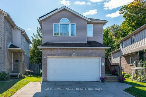 323 Pastern Tr, Waterloo, ON N2K 4E1