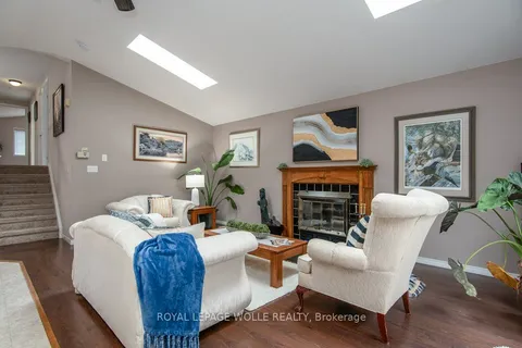 323 Pastern Tr, Waterloo, ON N2K 4E1