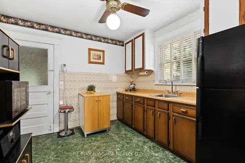 4985 Huron St, Niagara Falls, ON L2E 2J6