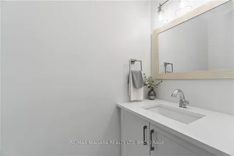 7159 MCCOLL Dr, Niagara Falls, ON L2J 1G7