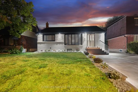 63 Brentwood Dr, Hamilton, ON L8T 3W2