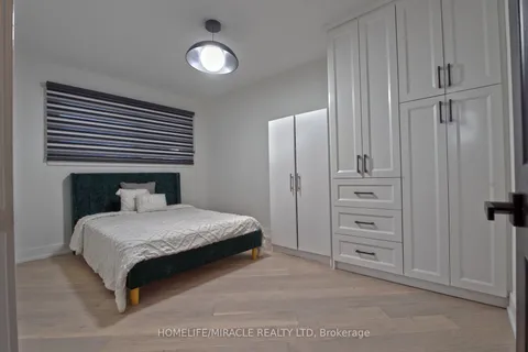 63 Brentwood Dr, Hamilton, ON L8T 3W2