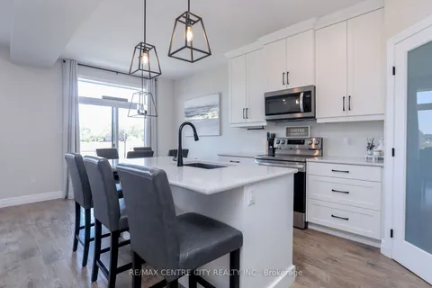 7 Oxford Terr, St. Thomas, ON N5R 0J9