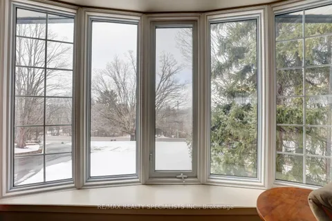 12435 Loyalist Pkwy, Prince Edward County, ON K0K 2T0