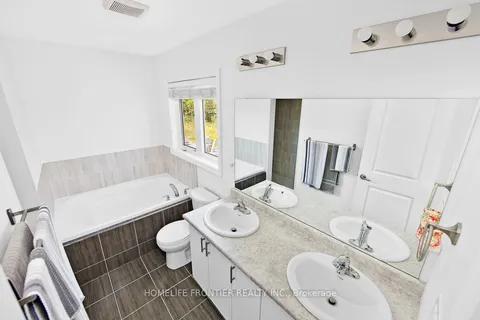 8 Hillcroft Way, Kawartha Lakes, ON K0M 1A0