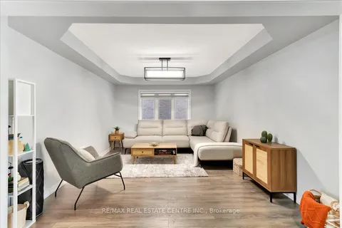 30 Scarletwood St, Hamilton, ON L8J 0K8
