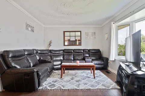 28 Frank St, Brantford, ON N3T 5C9