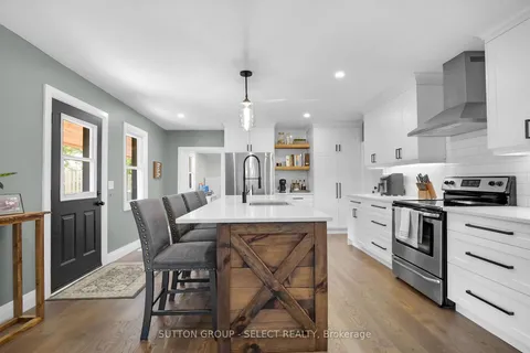 526 DEWAN St, Strathroy-Caradoc, ON N7G 3C7
