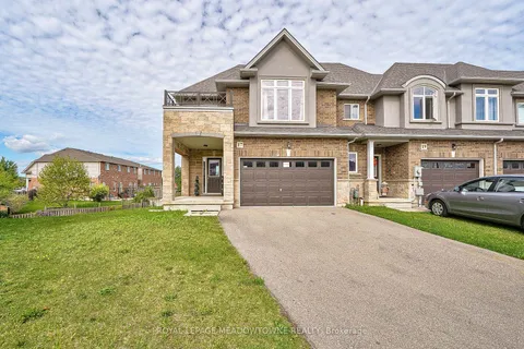 17 Pinot Cres, Hamilton, ON L8E 0J8
