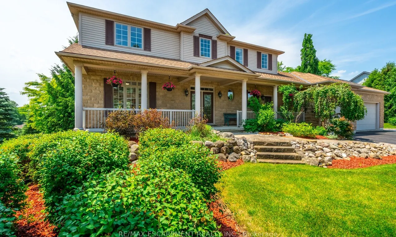 5 Maryheather Cres, Hamilton, ON L8B 0Z6