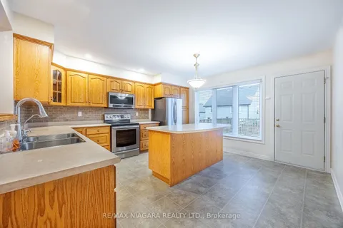 65 Arbour Glen Dr, St. Catharines, ON L2W 1C6