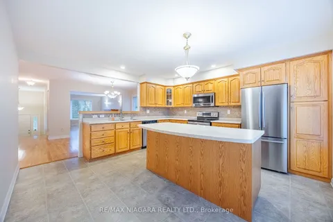 65 Arbour Glen Dr, St. Catharines, ON L2W 1C6