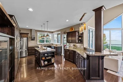 263 Lakeshore Rd, Brighton, ON K0K 1H0