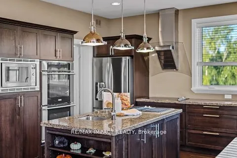 263 Lakeshore Rd, Brighton, ON K0K 1H0