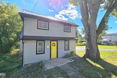 414 Dundas St, Deseronto, ON K0K 1X0