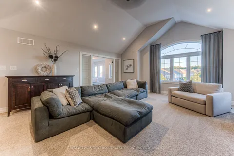 98 Deer Creek St, Kitchener, ON N2A 0J5