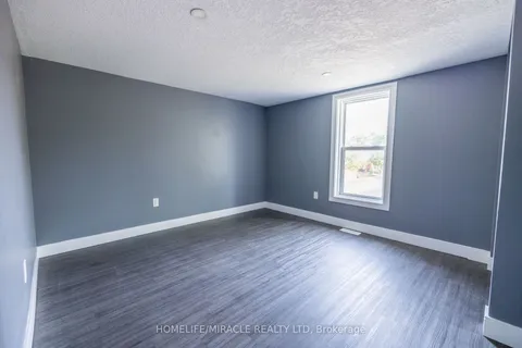 139 Superior St, Brantford, ON N3S 2L3