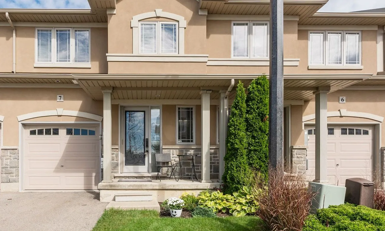 615 Rymal Rd, Hamilton, ON L8W 0B6