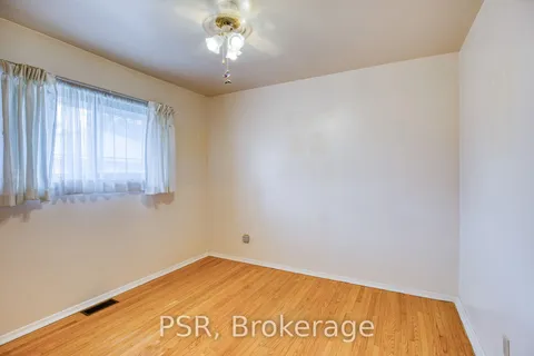 102 Massey Ave, Kitchener, ON N2C 1M5