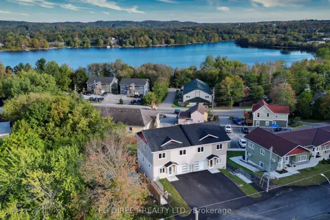 14 East Elliott Street, Huntsville, ON P1H 1W8