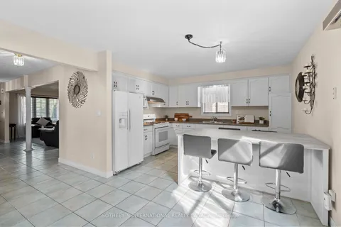 50 Eaglewood Dr, Hamilton, ON L8W 3J2