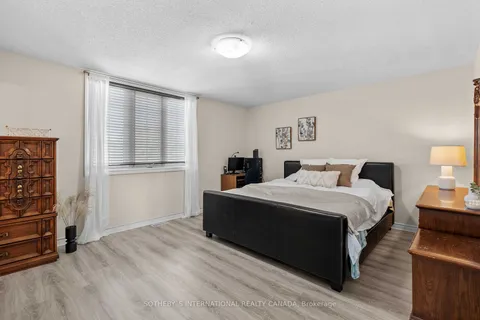 50 Eaglewood Dr, Hamilton, ON L8W 3J2