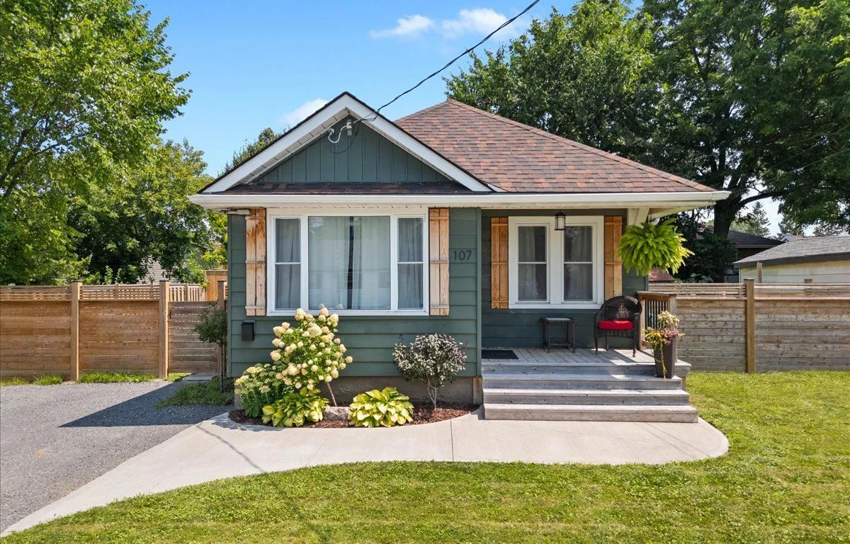 107 Byron St, Quinte West, ON K8V 2Y3