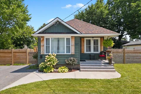 107 Byron St, Quinte West, ON K8V 2Y3