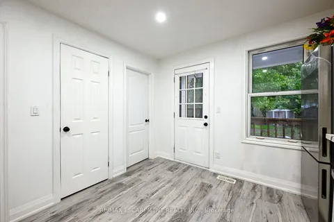 198 PROVINCE St, Hamilton, ON L8H 4J1