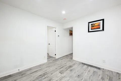 198 PROVINCE St, Hamilton, ON L8H 4J1
