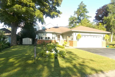 26 Macdonald St, Prince Edward County, ON K0K 3L0