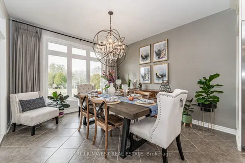 93 Vaughan St, Guelph, ON N1G 0B3