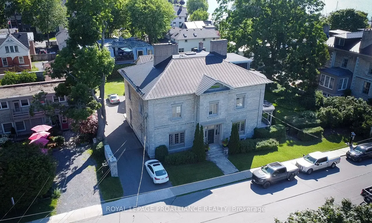 5 Emily St, Kingston, ON K7L 2W2