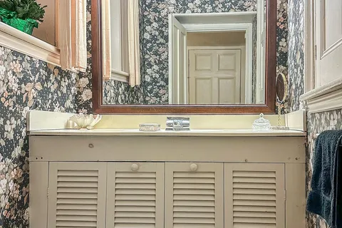 5 Emily St, Kingston, ON K7L 2W2