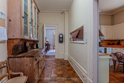 5 Emily St, Kingston, ON K7L 2W2