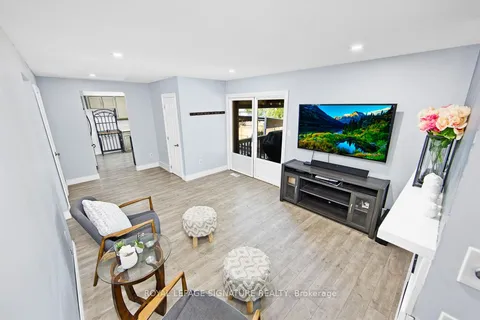 77 Mulberry Dr, Cambridge, ON N3C 3S9