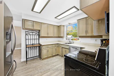 77 Mulberry Dr, Cambridge, ON N3C 3S9