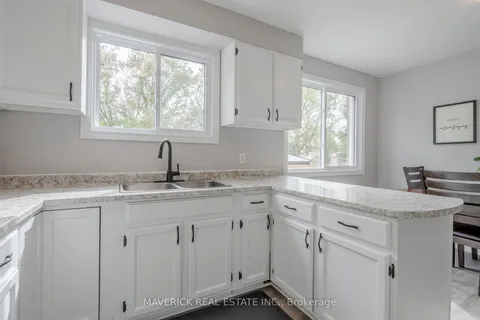 102 Clarence St, Strathroy-Caradoc, ON N7G 1H3