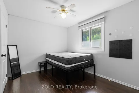 221 Admiral Dr, London, ON N5V 1H9