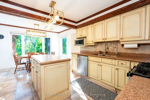 71 Chalfont Rd, London, ON N6H 4Y5