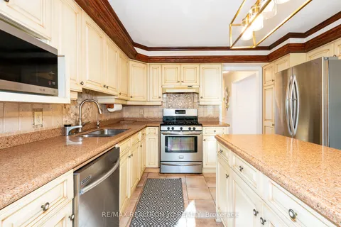 71 Chalfont Rd, London, ON N6H 4Y5
