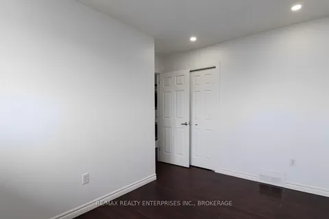 140 Westwood Cres, Welland, ON L3C 4R3