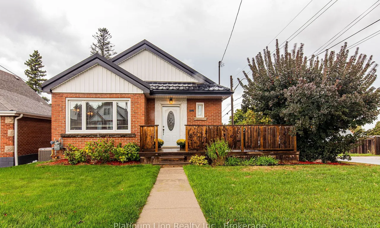 2217 King St, Hamilton, ON L8K 1W9