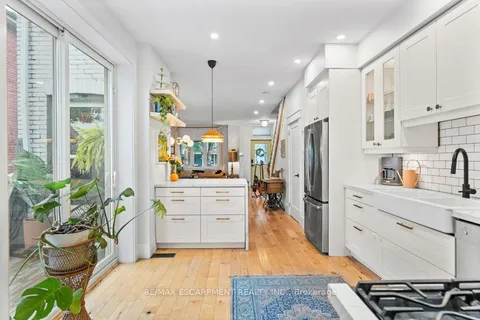 120 GIBSON Ave, Hamilton, ON L8L 6J8