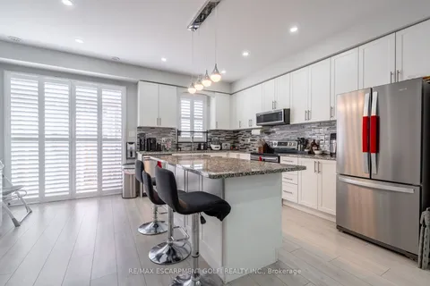 4 Rapids Lane, Hamilton, ON L8K 0A3