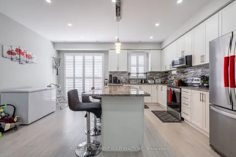 4 Rapids Lane, Hamilton, ON L8K 0A3