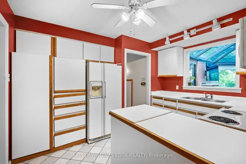 38 Osler Dr, Hamilton, ON L9H 4B1