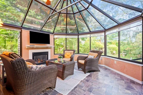 38 Osler Dr, Hamilton, ON L9H 4B1